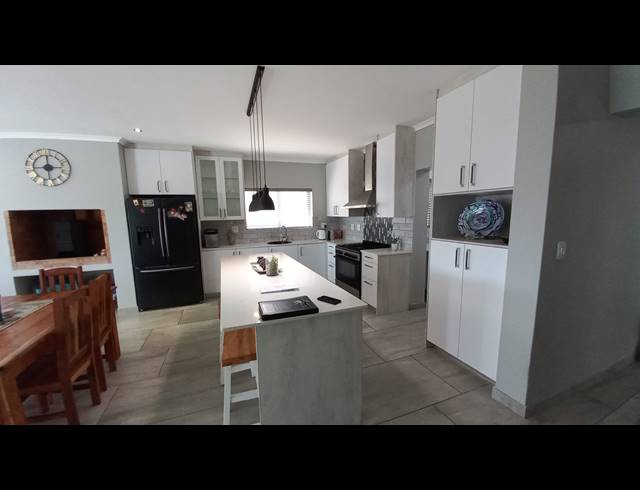3 BEDROOM HOUSE FOR SALE IN KLEINKOORNHUIS